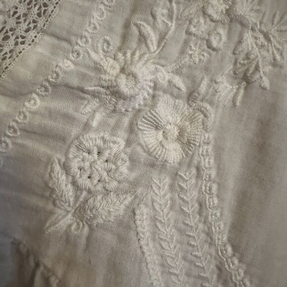 House of Harlow 1960 White V Neck Embroidered Peasant Blouse - Picture 4 of 5